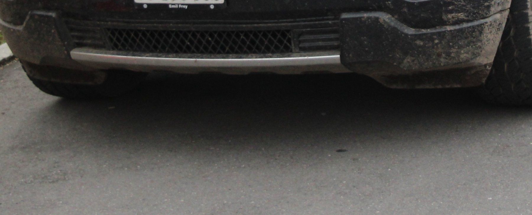 Jeep Tutti pezzi di ricambio auto: Frontstossstange Jeep Grand Cherokee WK2 2012 – Usato da Grenchen venduto da juebo 1