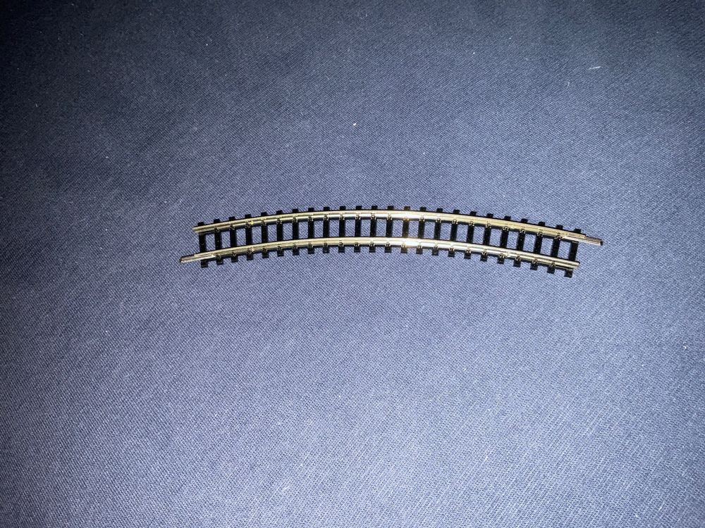 thumbnail image 2 of Minitrix/Trix N Scale 14922-S Curved Track R2 30° (10 Pieces) - NEW 2 of 4