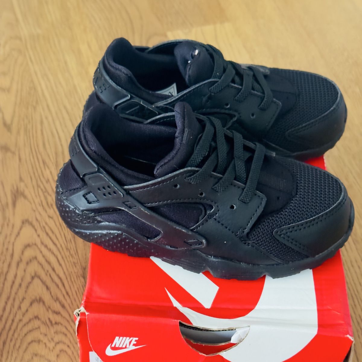 Nike Scarpe per ragazzi: Nike Huarache Run & Sandale SUNRAY PROTECT Gr 27 – Nuovo e nell'imballaggio originale da Meggen venduto da AuDa17 2