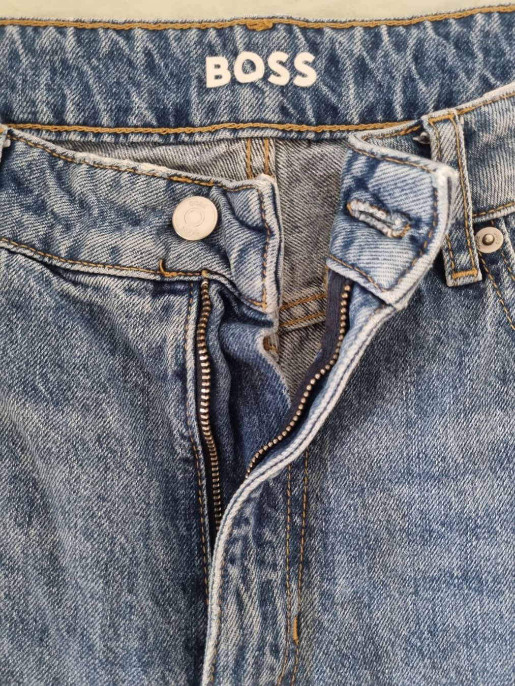 Hugo Boss Jeans: BOSS Tapered Jeans – Nuovo (secondo la descrizione) da Rüti ZH venduto da irima_vanya 1