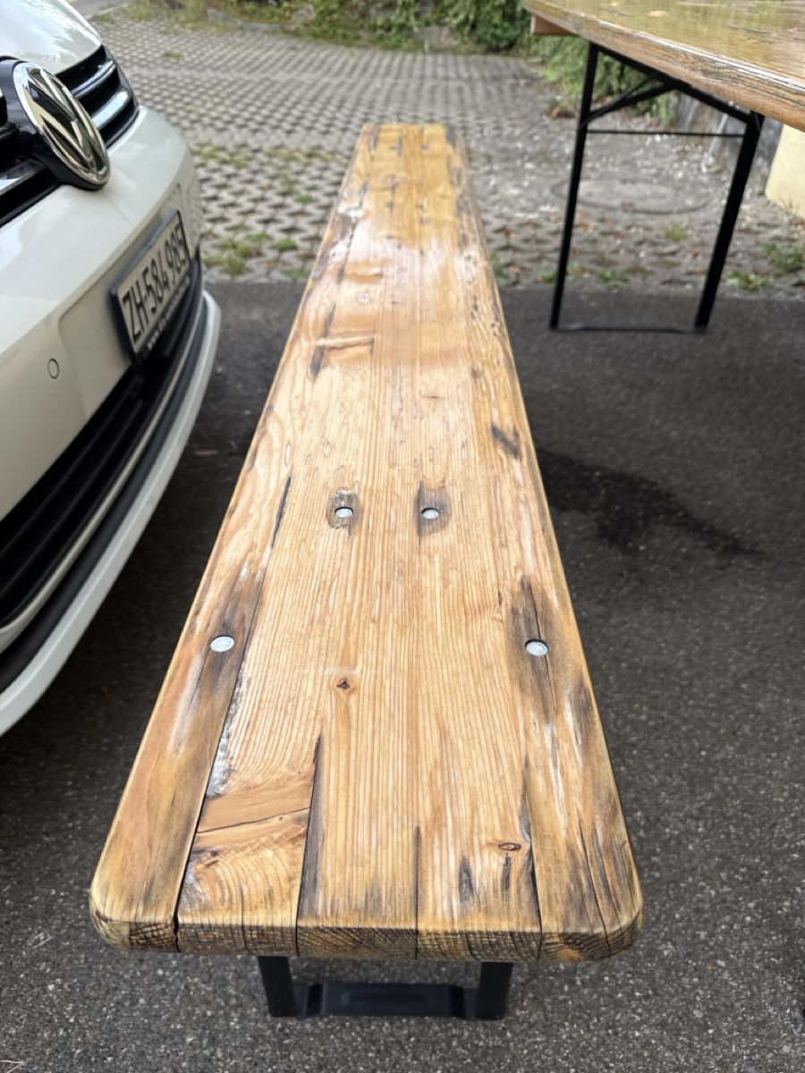 Set di tavolo e panche: Festbangarnitur 70cm breit – Usato da Effretikon venduto da ahus 1