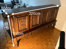 Antikes Sideboard mit Schnitzereien, Massivholz, Vintage