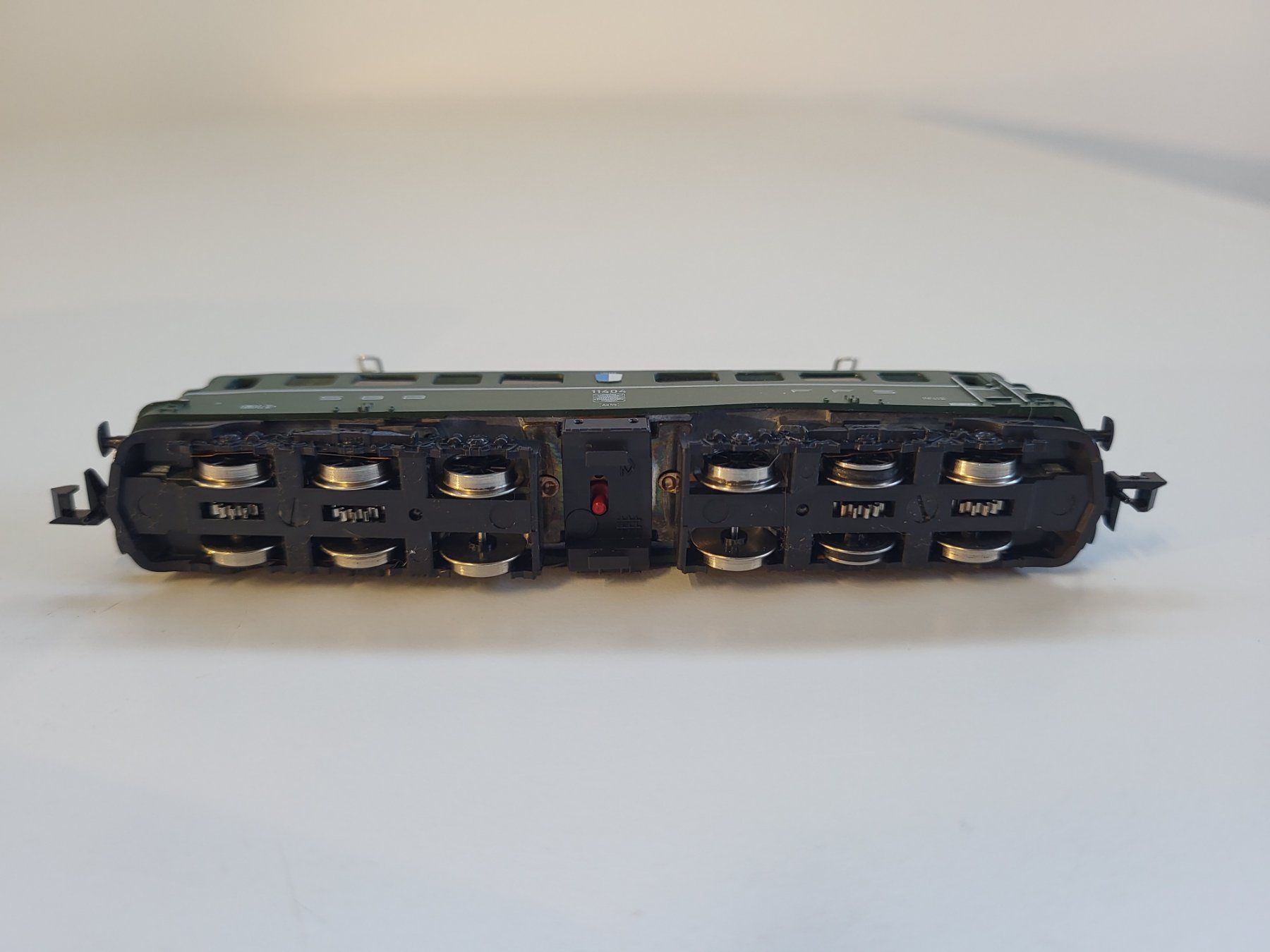 Trix Modellini di ferrovie: Minitrix 12967 E-Lok SBB Ae 6/6 11404 – Usato da Brügg BE venduto da POU-BELLE 3