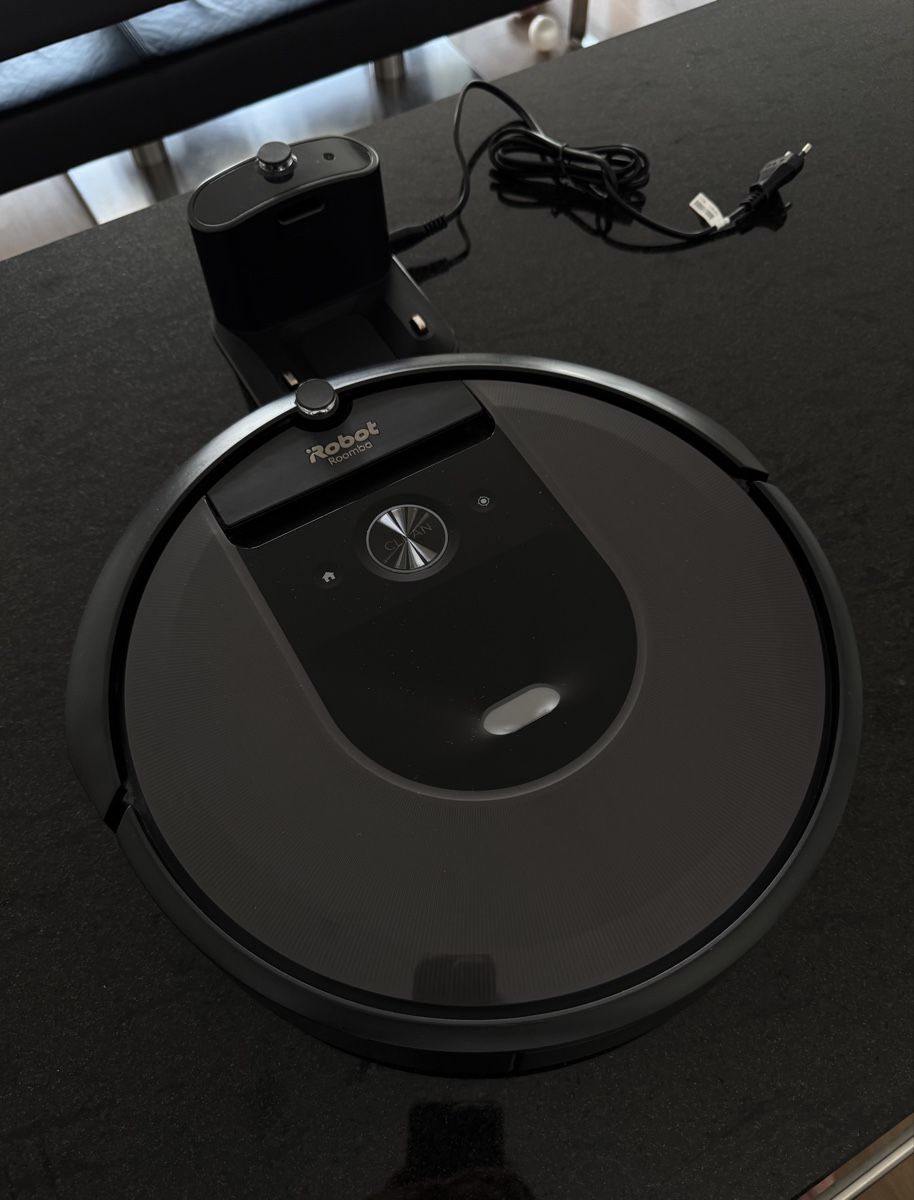Irobot Aspirateurs & Accessoires: iRobot Roomba i7 Saugroboter mit Ladestation – D'occasion à Weinfelden par Serzenia 1
