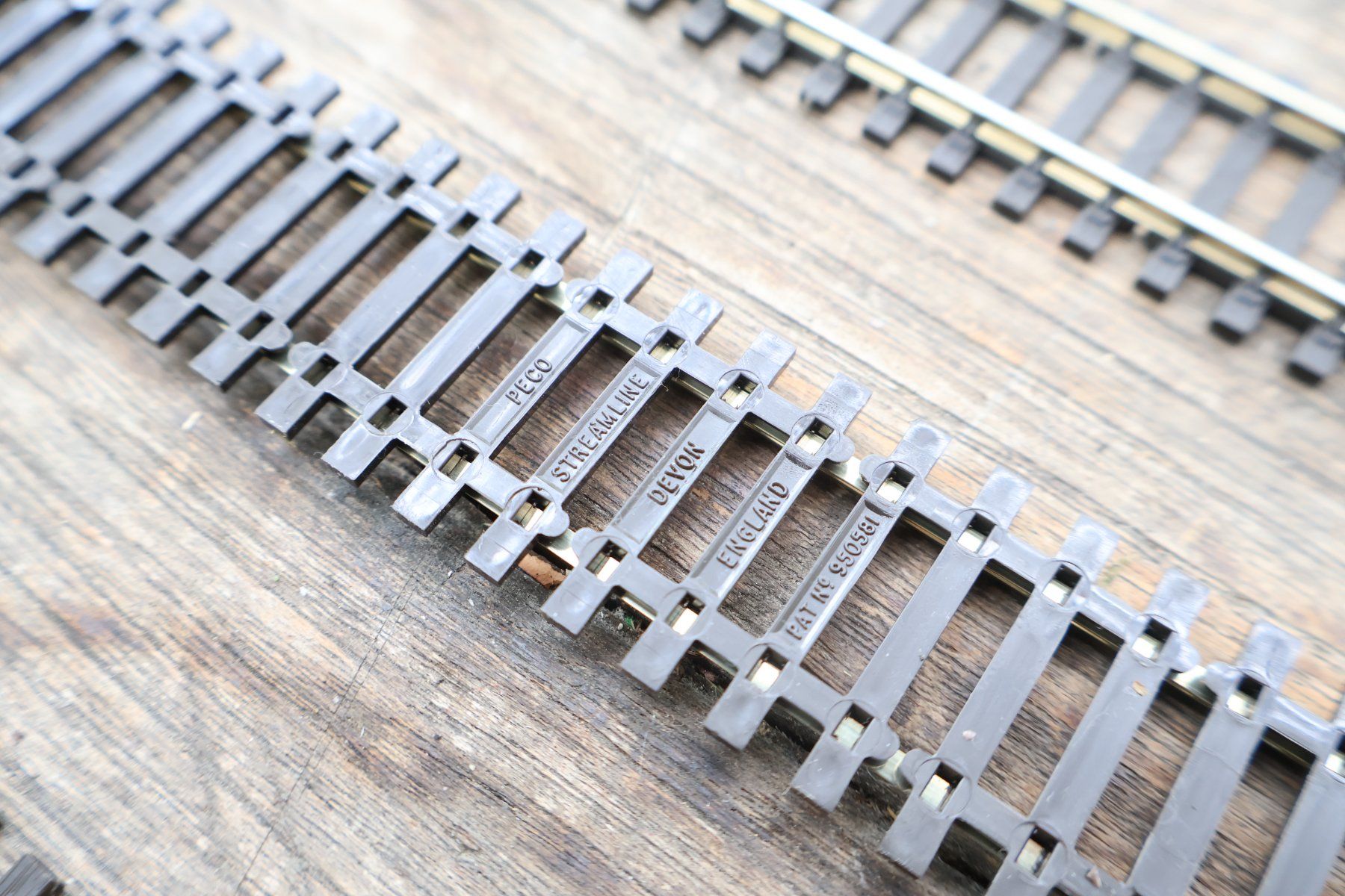 Modellini di ferrovie: PECO 13 x Flexgleis/Gerade H0 - DC ca. 90cm – Usato da Winterthur venduto da Monstera 7