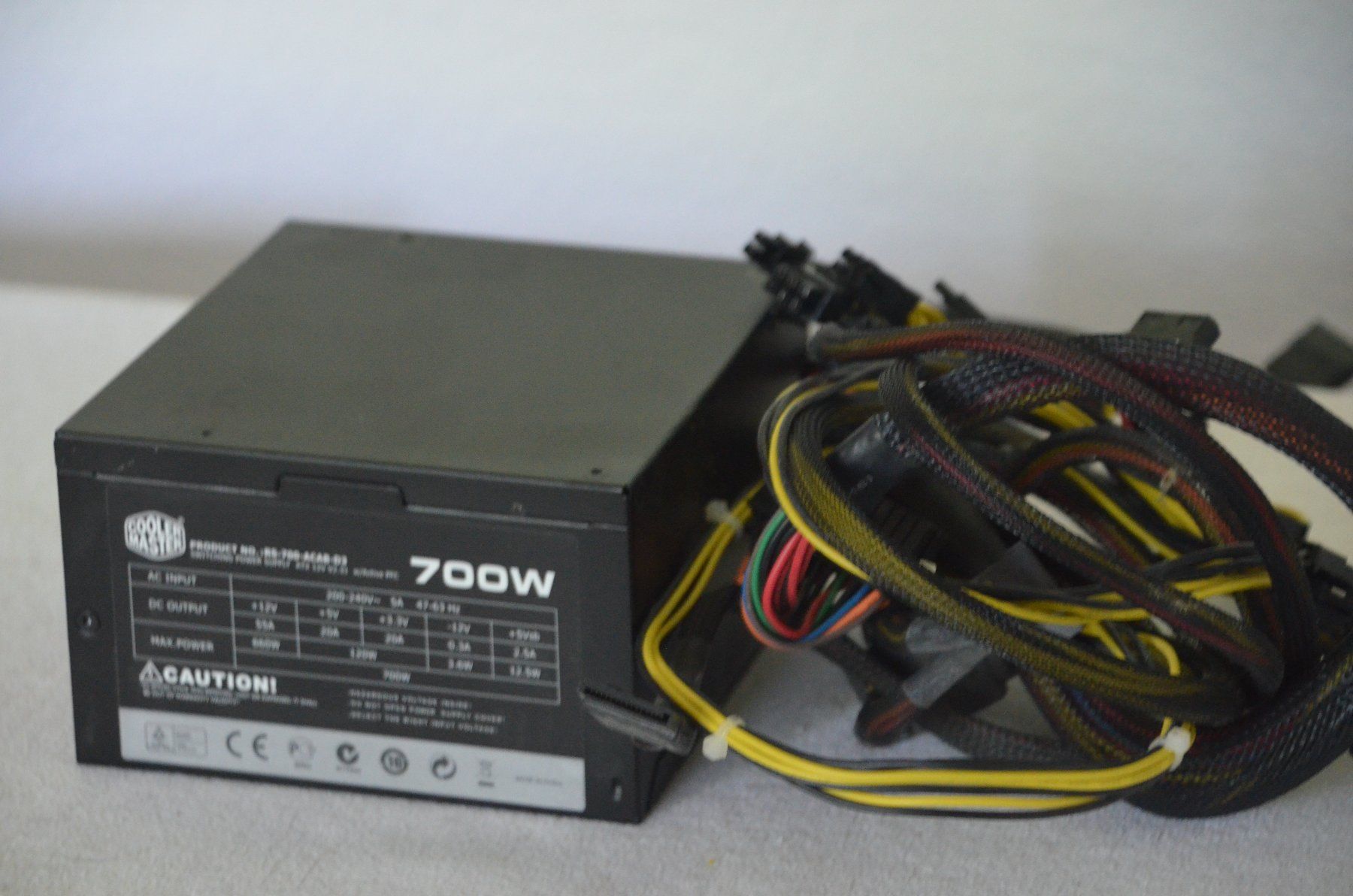 Custodie: Cooler Master 700W RS700-ACAA-D3 PC-Netzteil / Alimentation – Usato da Collonges venduto da arashee 3