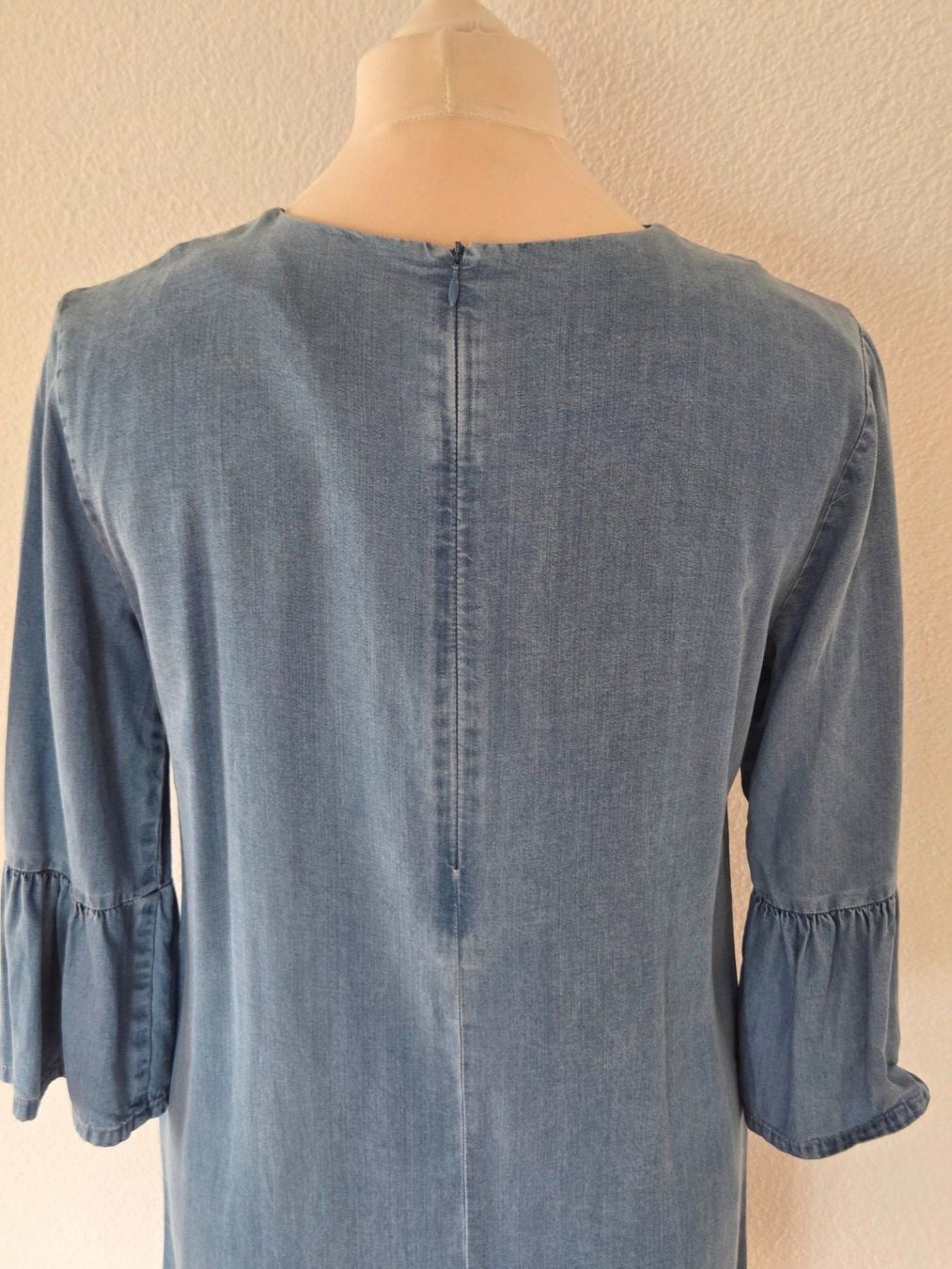 Zara Vestiti: Jeanskleid Zara – Usato da Wängi venduto da Bibo4. 5