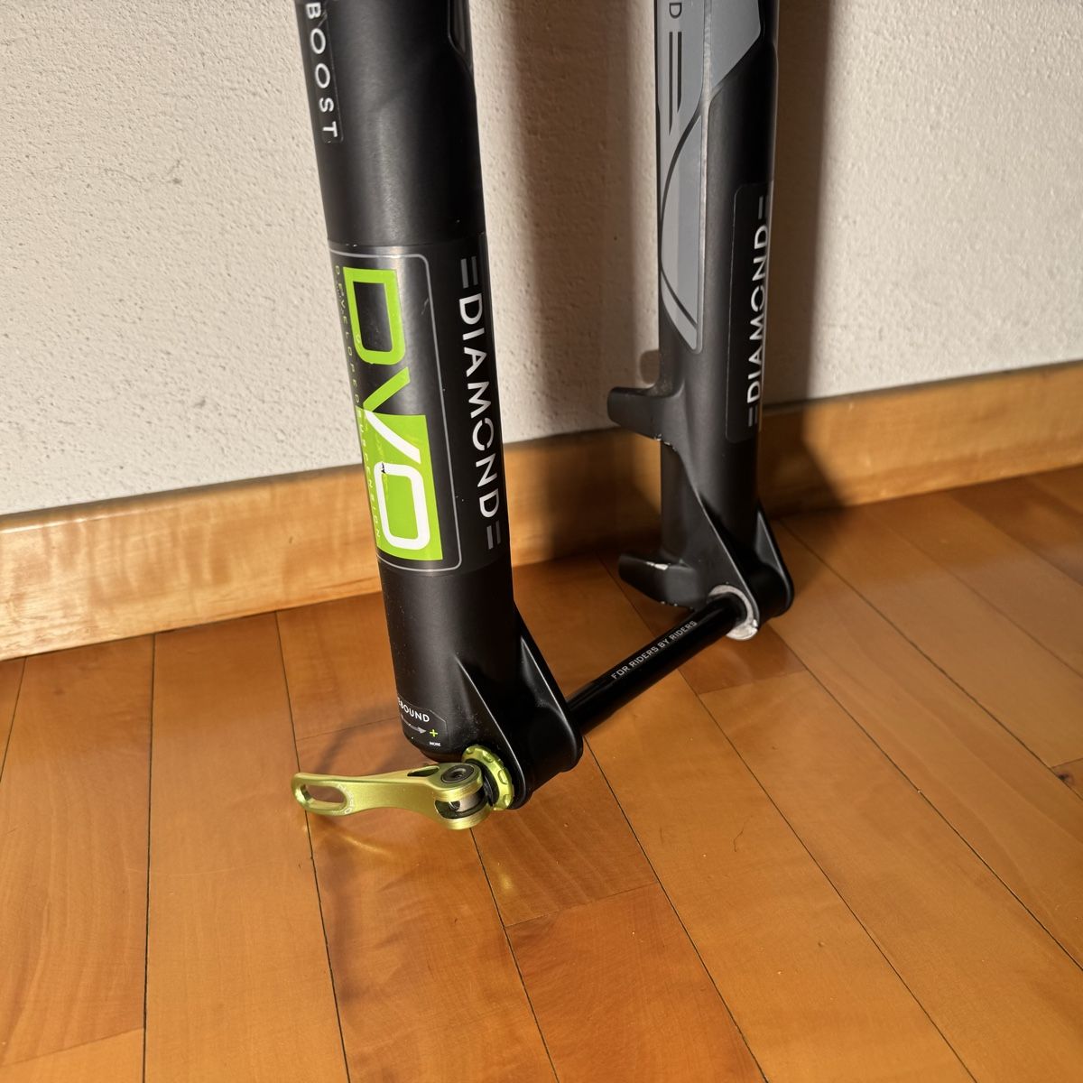 Pezzi di ricambio: DVO Diamond 110 Boost Fork – Usato da Embrach venduto da whi_j7l9 1