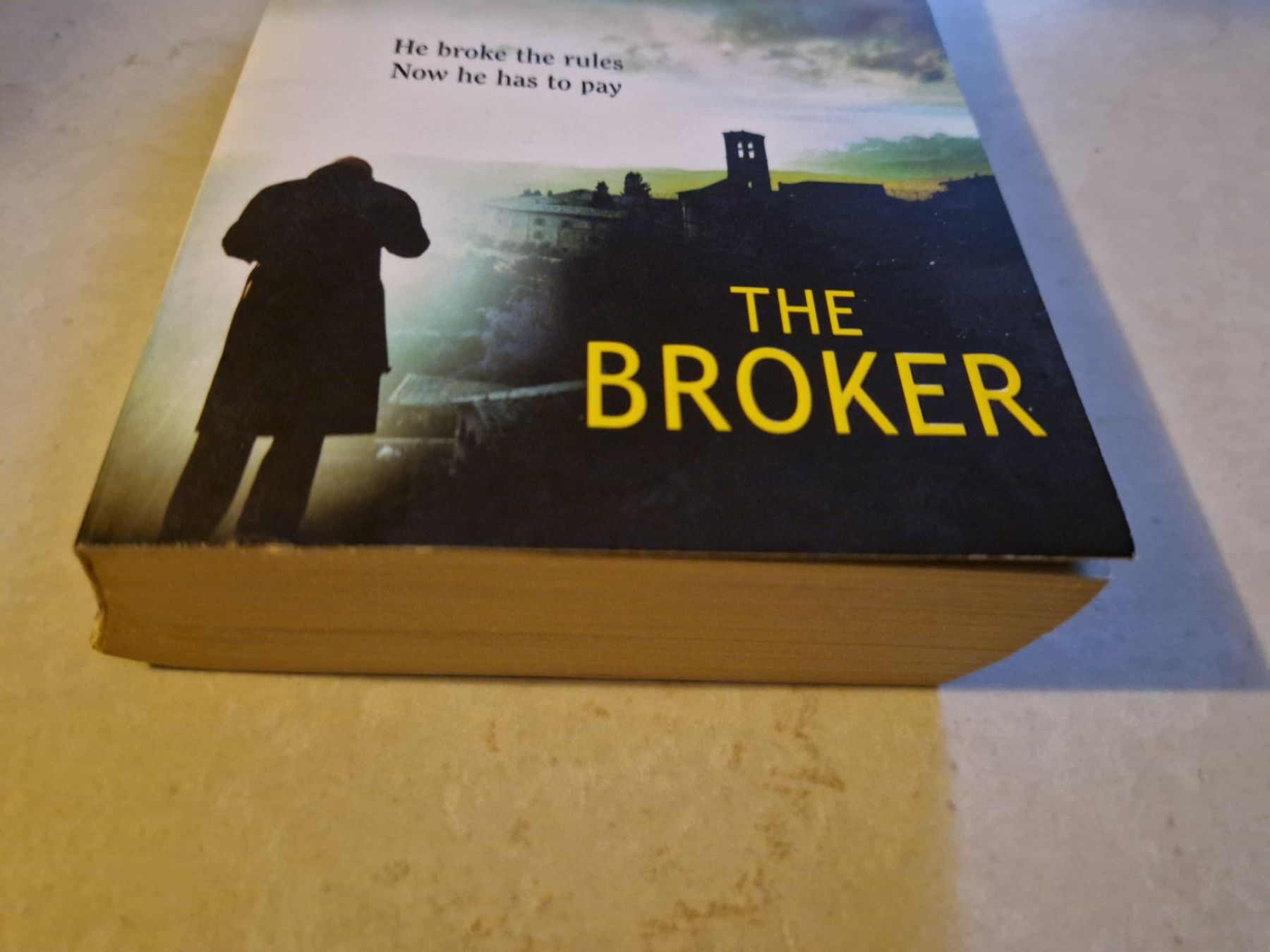 Libri: The broker - John Grisham  (D1) – Usato da Villars-sur-Glâne venduto da Agnie80 2