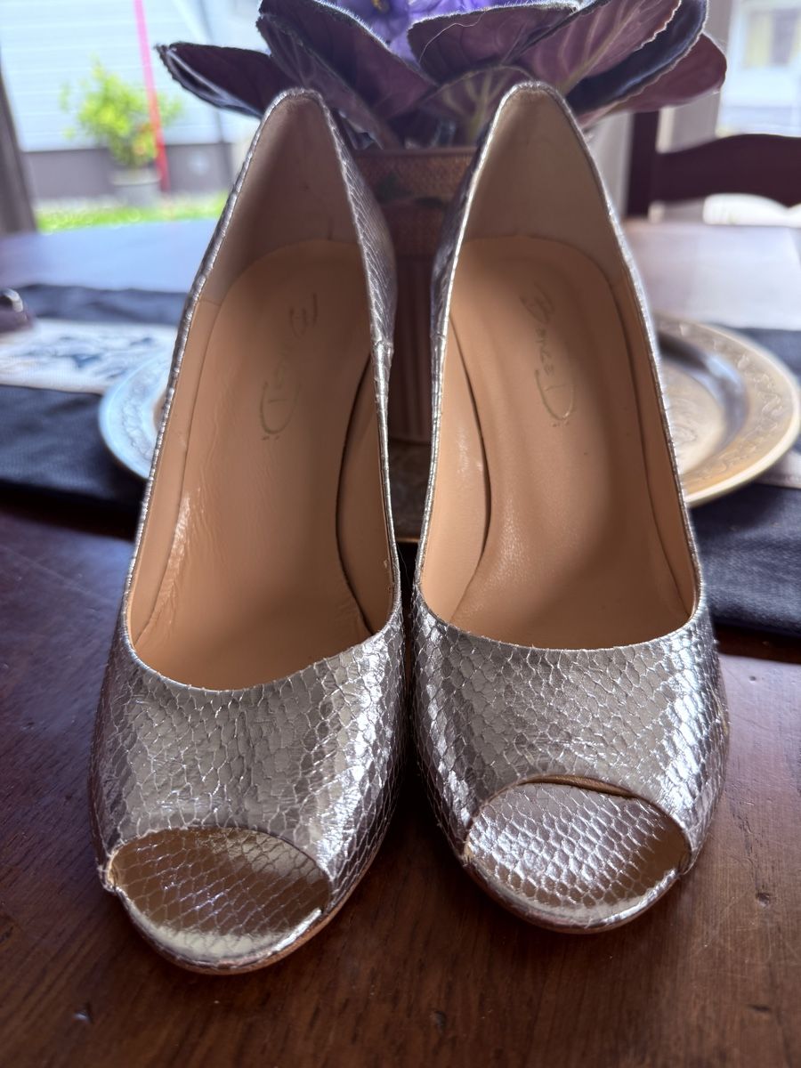 Scarpe da donna: Escarpins argentés   – Nuovo e nell'imballaggio originale da Lausanne venduto da Doudoutze 1