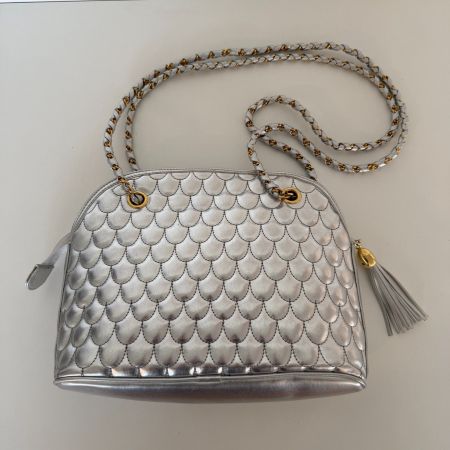 Handtasche Umhängetasche Schuppenmuster silber