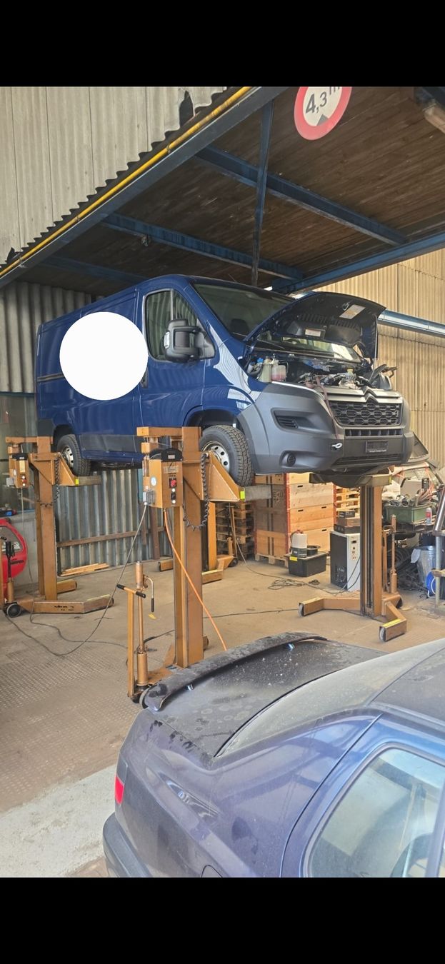 Piattaforme elevatrici & Crick: Colonnes Mobiles lift 5000kg – Usato da Neyruz FR venduto da fredericosil