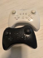 2 Wii U Pro Controller schwarz und weiss gebraucht günstig