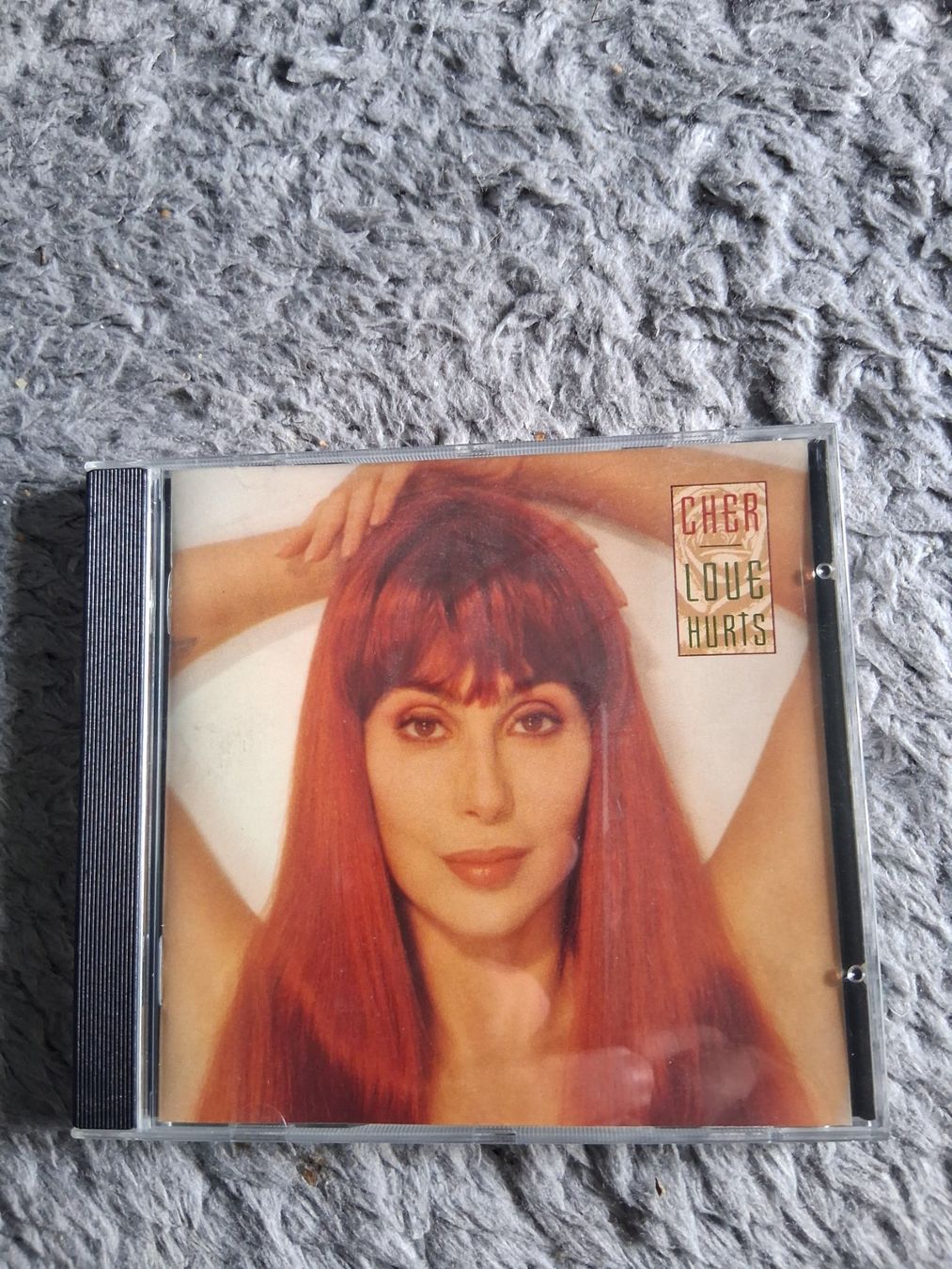 CDs: CHER     LOVE HURTS     CD – Gebraucht aus Wetzikon ZH von Ramones01
