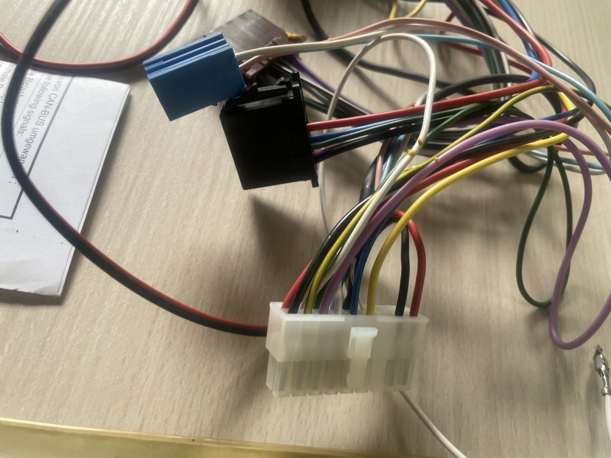 BMW Radio: BMW Interface Autoradio Convertisseur CAN-Bus Quadlock fakra – Nuovo e nell'imballaggio originale da Denges venduto da Ricautomotive 3