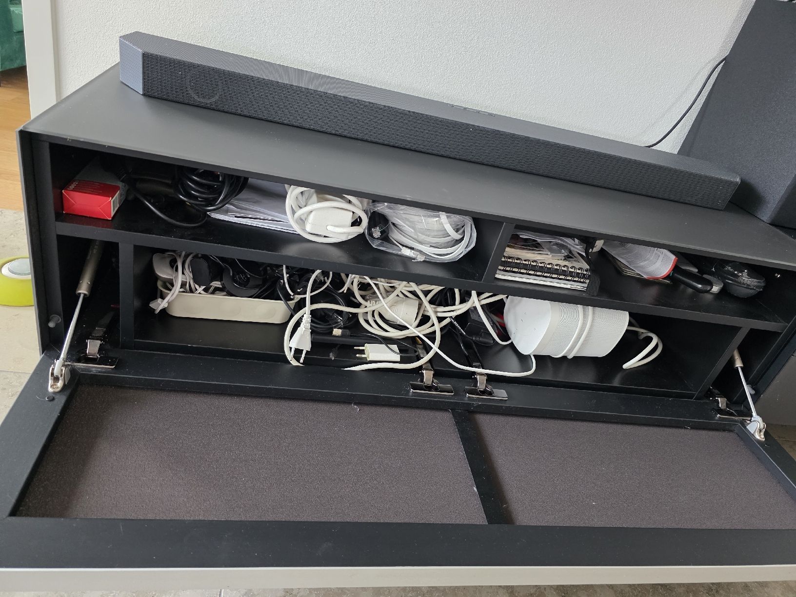 Spectral Mobili TV: Spectral Tv Möbel/Sideboard, schwarz-braun – Usato da Sursee venduto da michaelkelly 5