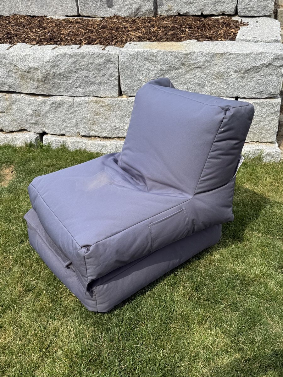 Sessel: 2 Stück Loungsessel / Sitzsäcke / Sitzsofa grau – Gebraucht aus Gipf-Oberfrick von rrgu1t4r