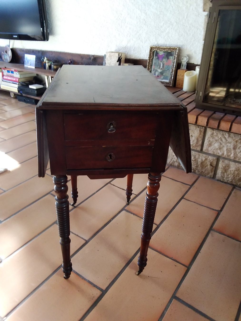Nachttische: Table de Chevet Antique en Noyer – Gebraucht aus Begnins von cat_qdb5 2
