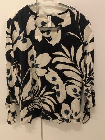 Neue Bluse von TONI 38/40/44 Grossen