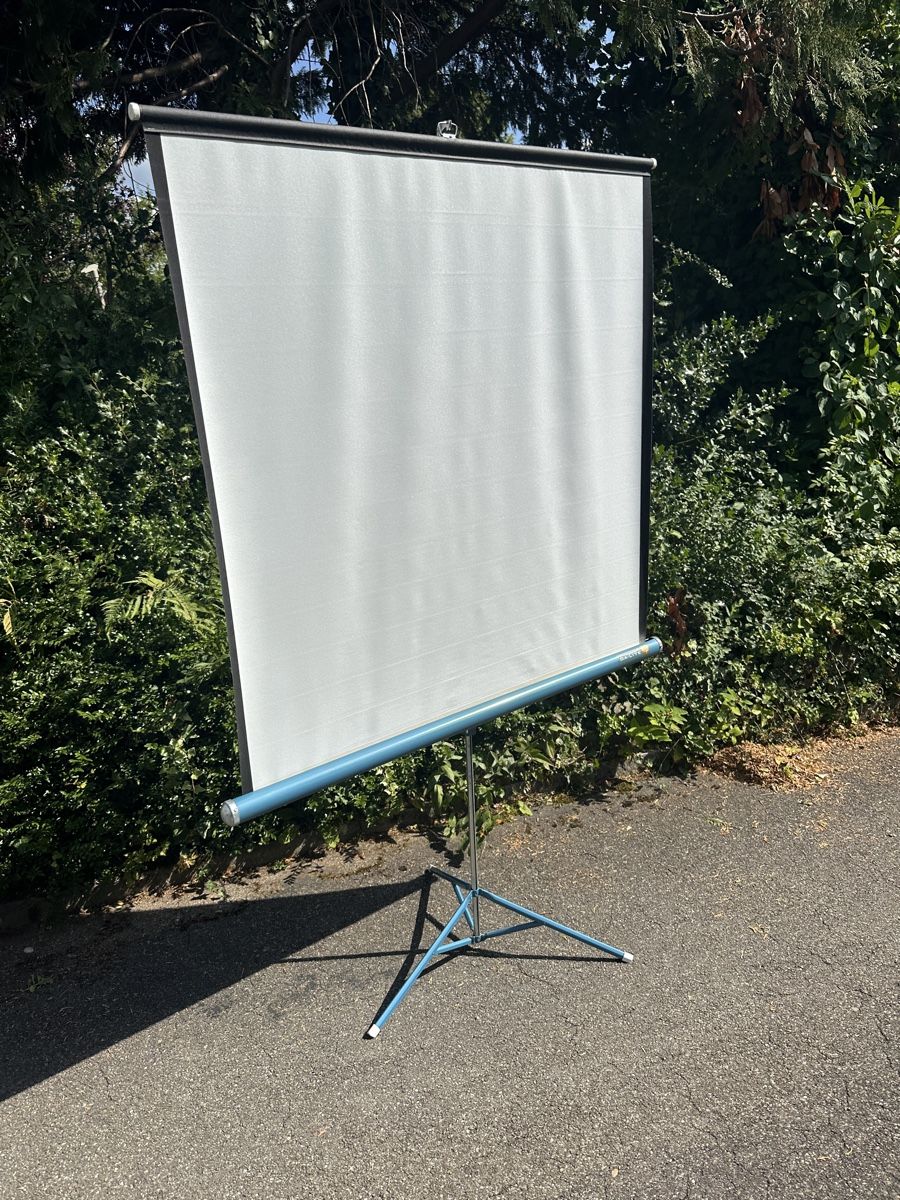 Tele & Cornici: Leinwandstativ mobile Projektionsleinwand Aluminium blau – Usato da Steinhausen venduto da Lisa08_01 1