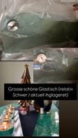 Schöner grosser massiver Glastisch, schöne Musterung