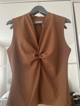 Top élégant marron noué, idéal pour l'automne! Taille S