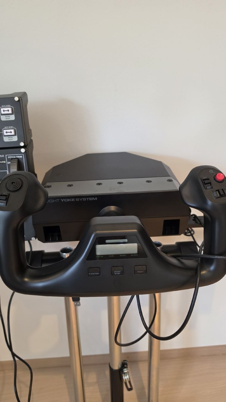Controller: Logitech Saitek complete set, Yoke, Radio – Nuovo (secondo la descrizione) da Therwil venduto da MarcioSouza 2