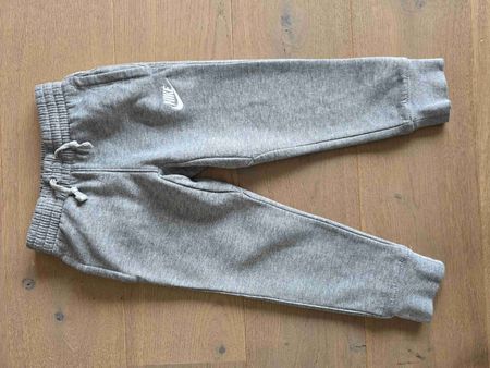 Nike Jogginghose Grau, Kinder Grösse 104 -110, Top Zustand