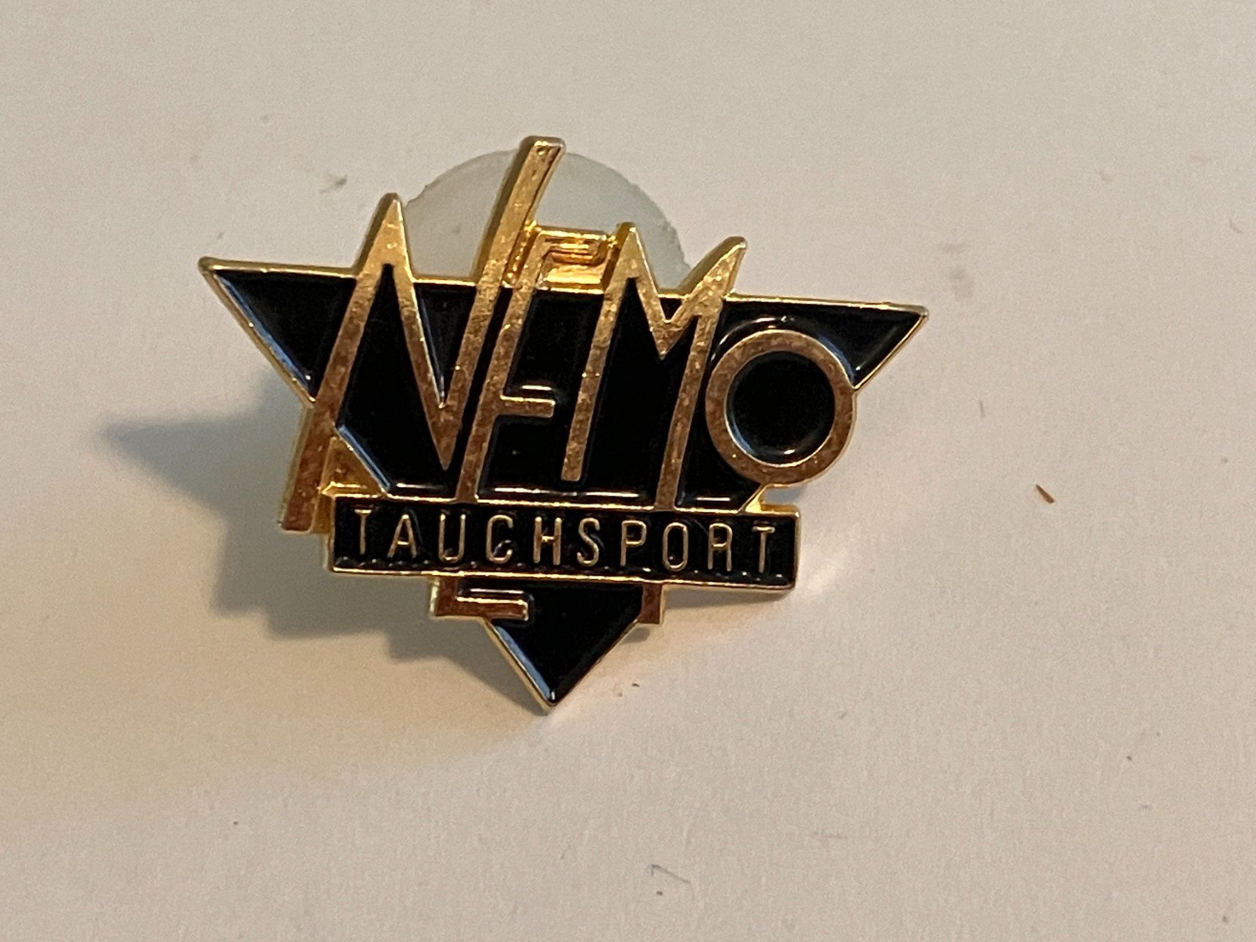 Plaquettes & Badges: 1 Pin Nemo Tauchsport – D'occasion à Basel par djwwpp