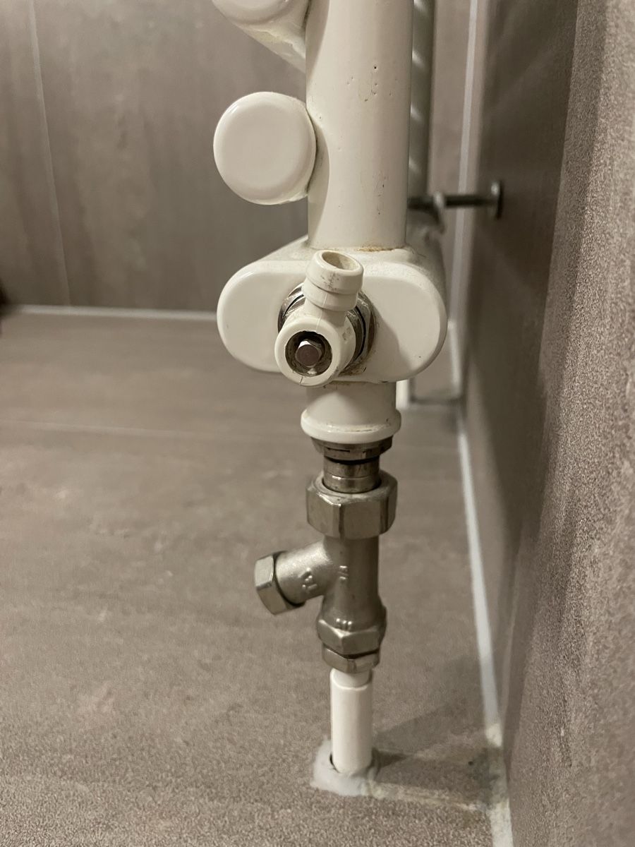 Portasciugamani: Arbonia Handtuchradiator – Usato da Thun venduto da Uersu4 3
