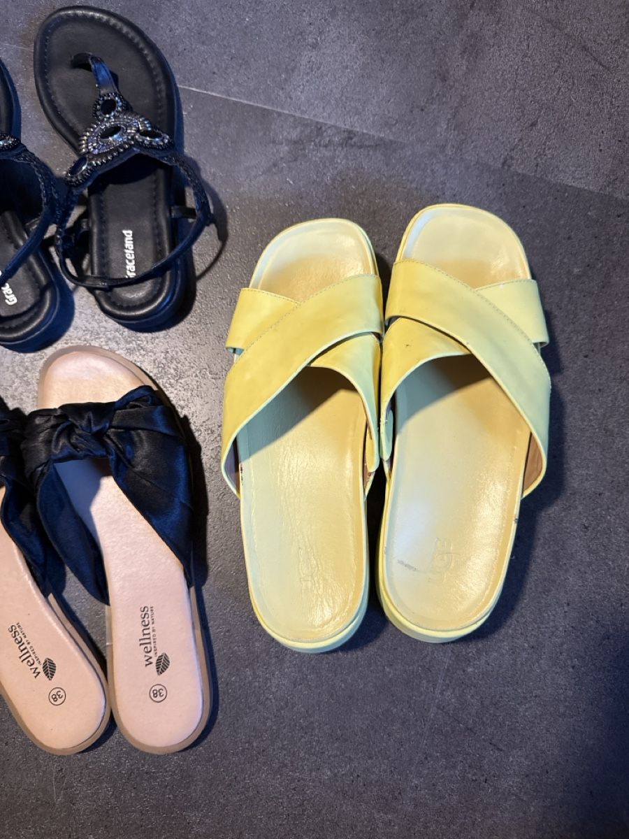 Ugg Chaussures femmes: Ugg Pantoletten  – D'occasion à Pieterlen par Ksenia3003