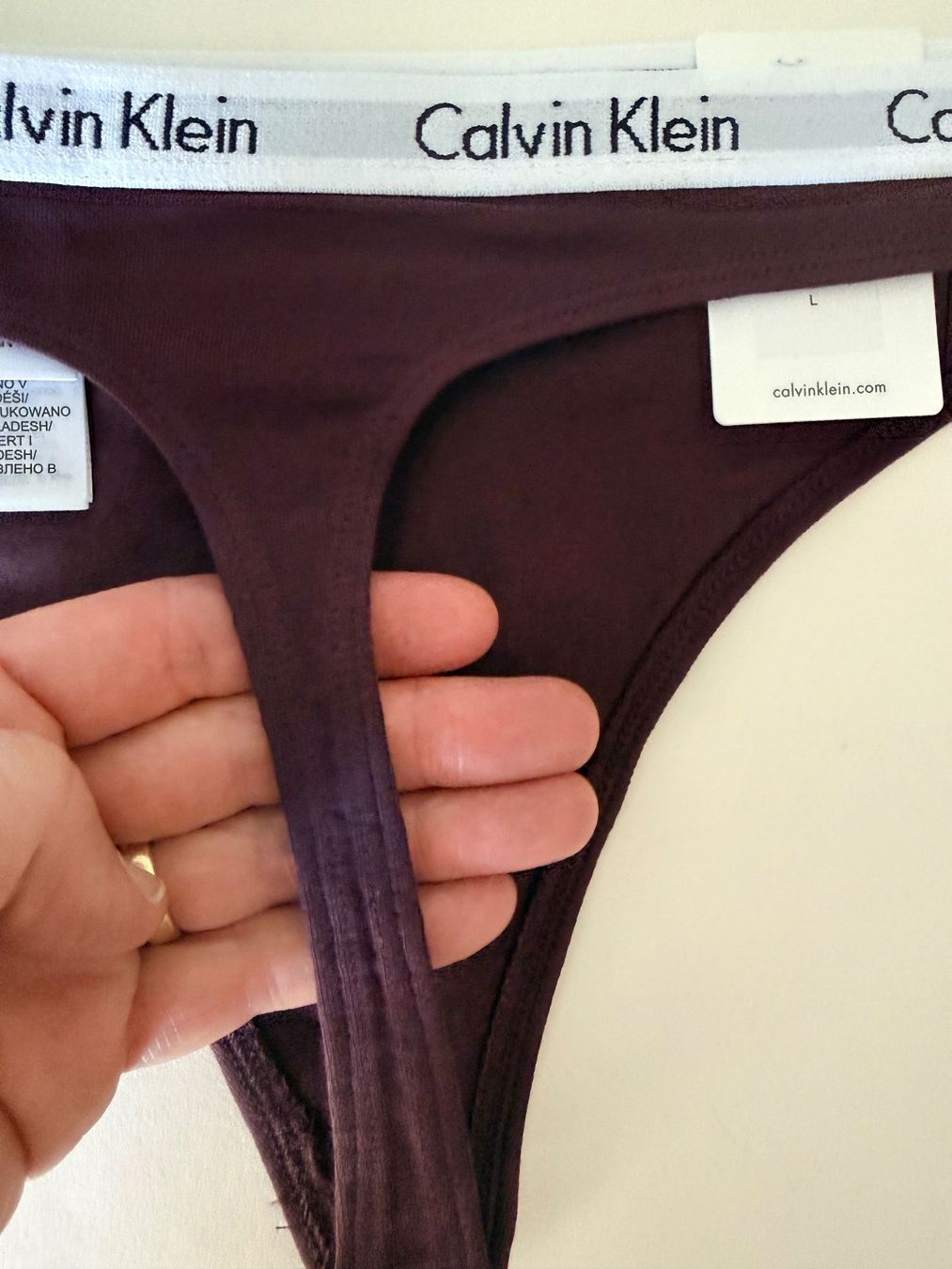 Calvin Klein Sonstige Unterwäsche: CALVIN KLEIN, String, Grösse L, Farbe Dunkelrot – Neu und originalverpackt aus Rudolfstetten von gst_g7xl 3