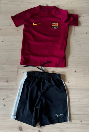 FC Barcelona T-shirt Gr.128/140 & Nike shorts 128/140