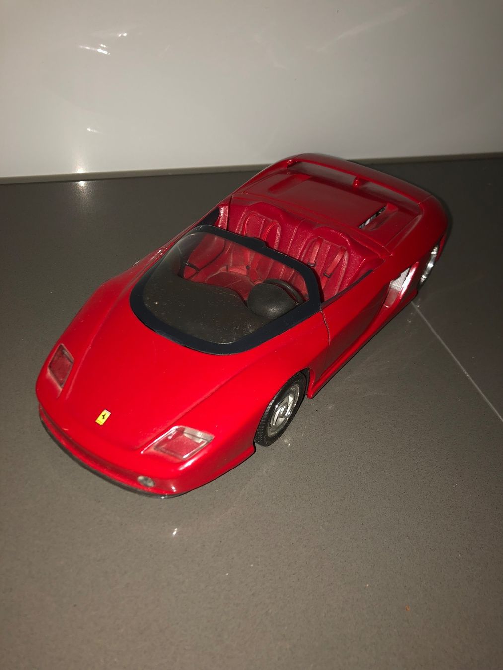 Revell Modellini d'auto: Ferrari Mythos 1991 1/18 – Usato da Dürrenäsch venduto da JFAS
