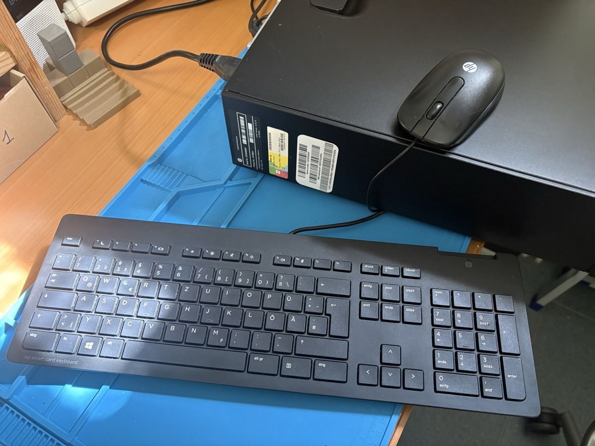 Hewlett Packard PC: HP Z230 SFF Workstation Computer Set, Win 7Pro – Usato da Riehen venduto da giraldo01 4
