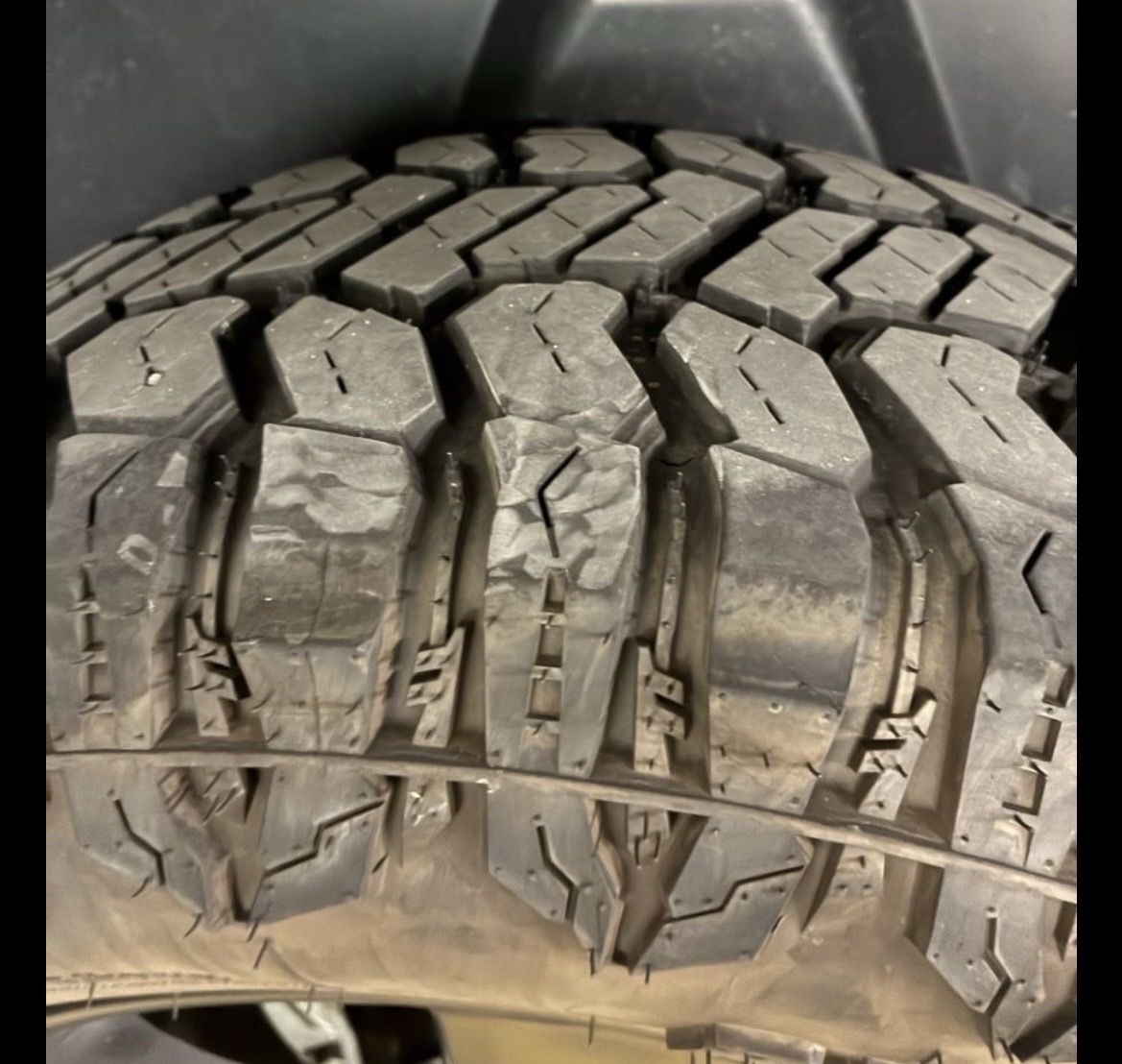 Pneumatici & Ruote complete: 295/60r20 Reifen – Usato da Hochfelden venduto da Nikosrs