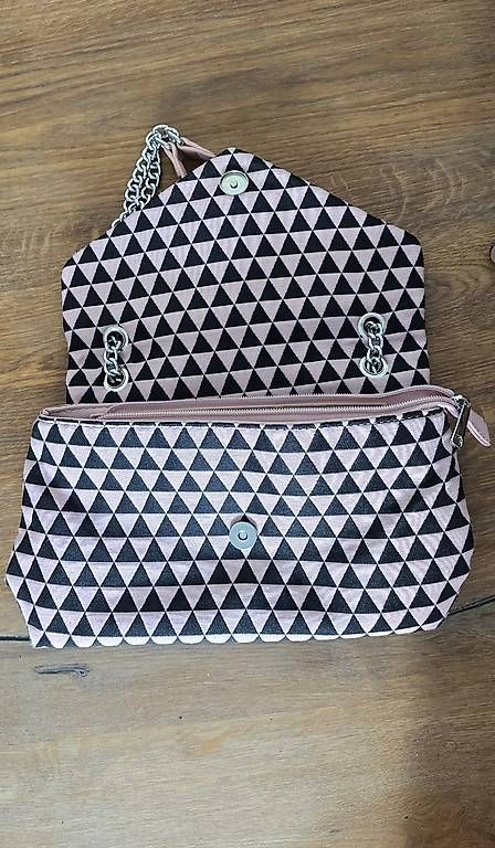 Borse da donna: Rosa-schwarze Stoff-Handtasche – Usato da Schlieren venduto da kat_t6xw 1