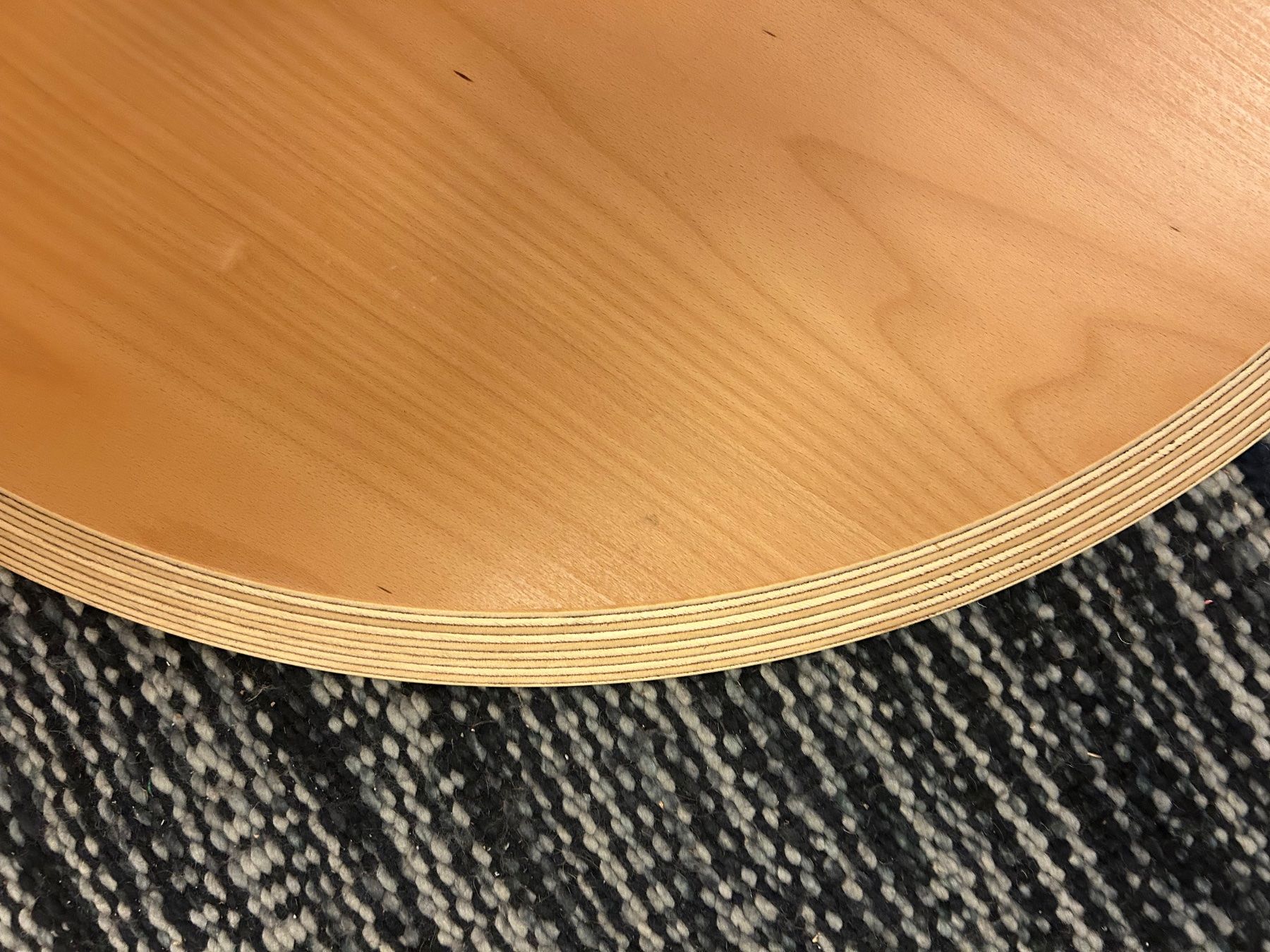 Atelier Alinea Tavoli: Alinea Tisch rund – Usato da Arlesheim venduto da Brienz30 3