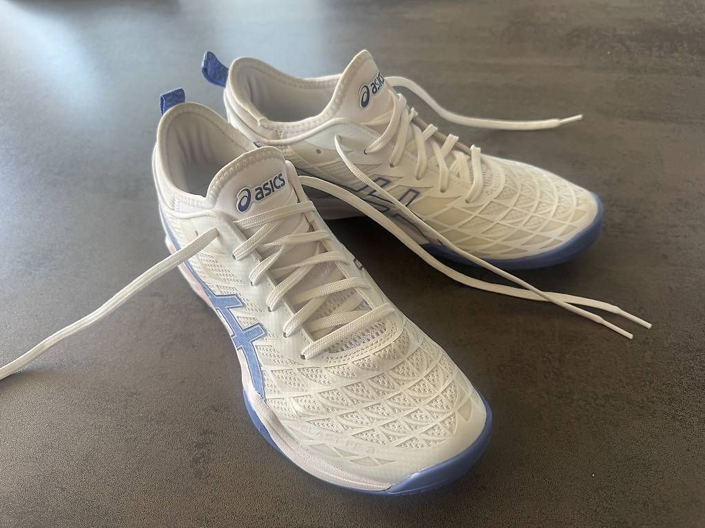 Scarpe da donna: Asics Hallenschuh Damen Grösse 42 – Usato da Wangen SZ venduto da CND1203