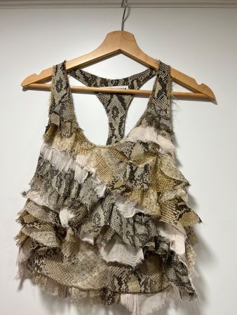 Zara Top, Schlangenmuster, Rüschen, Grösse XS