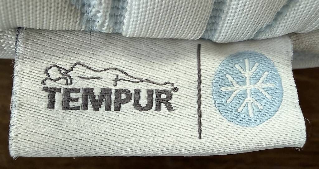 Tempur Cuscini: Tempur Shape SmartCool Schlafkissen S – Usato da Zürich venduto da TomTom2011 2