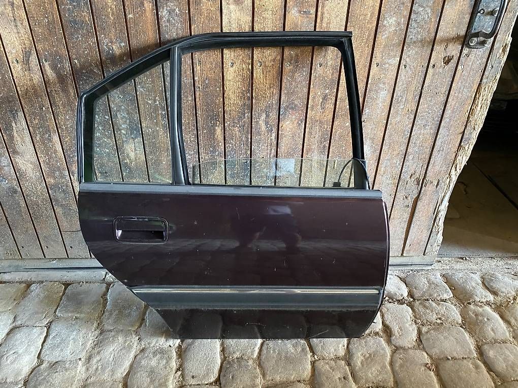 Opel Tutti pezzi di ricambio auto: Opel Omega A Teile Limo Caravan – Usato da Bern venduto da bieter-1 2
