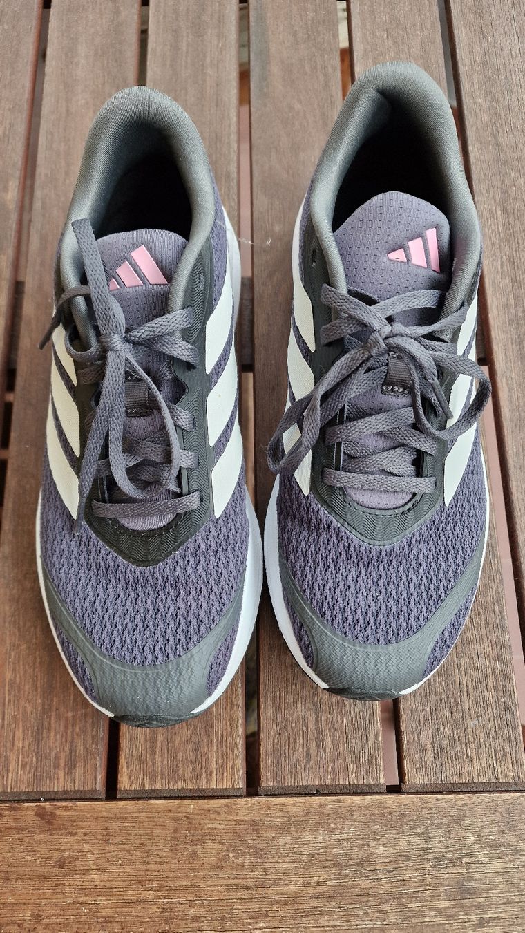 Adidas Chaussures femmes: scarpe Adidas – D'occasion à Ascona par Artik3