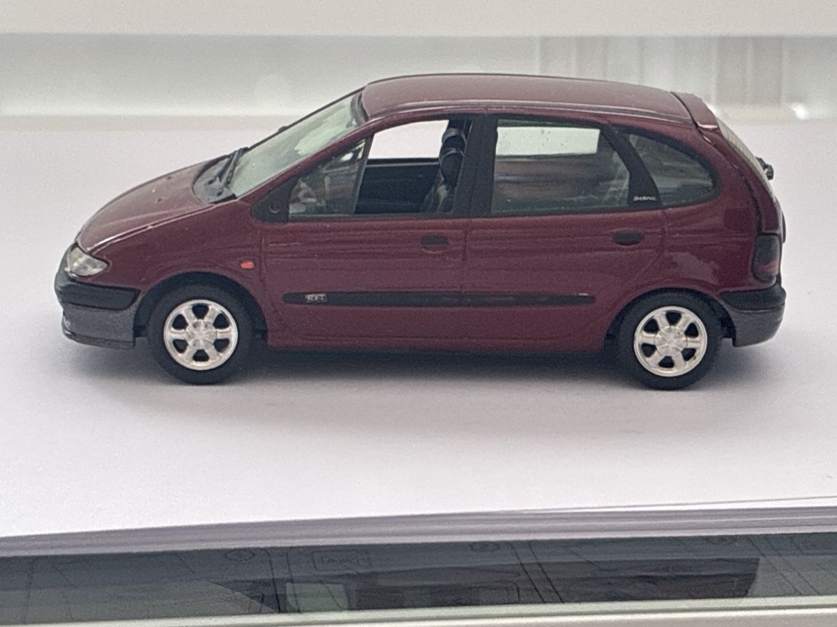 Renault Modellini d'auto: Renault Megane Scenic 1:43 – Usato da Seuzach venduto da steig43 1