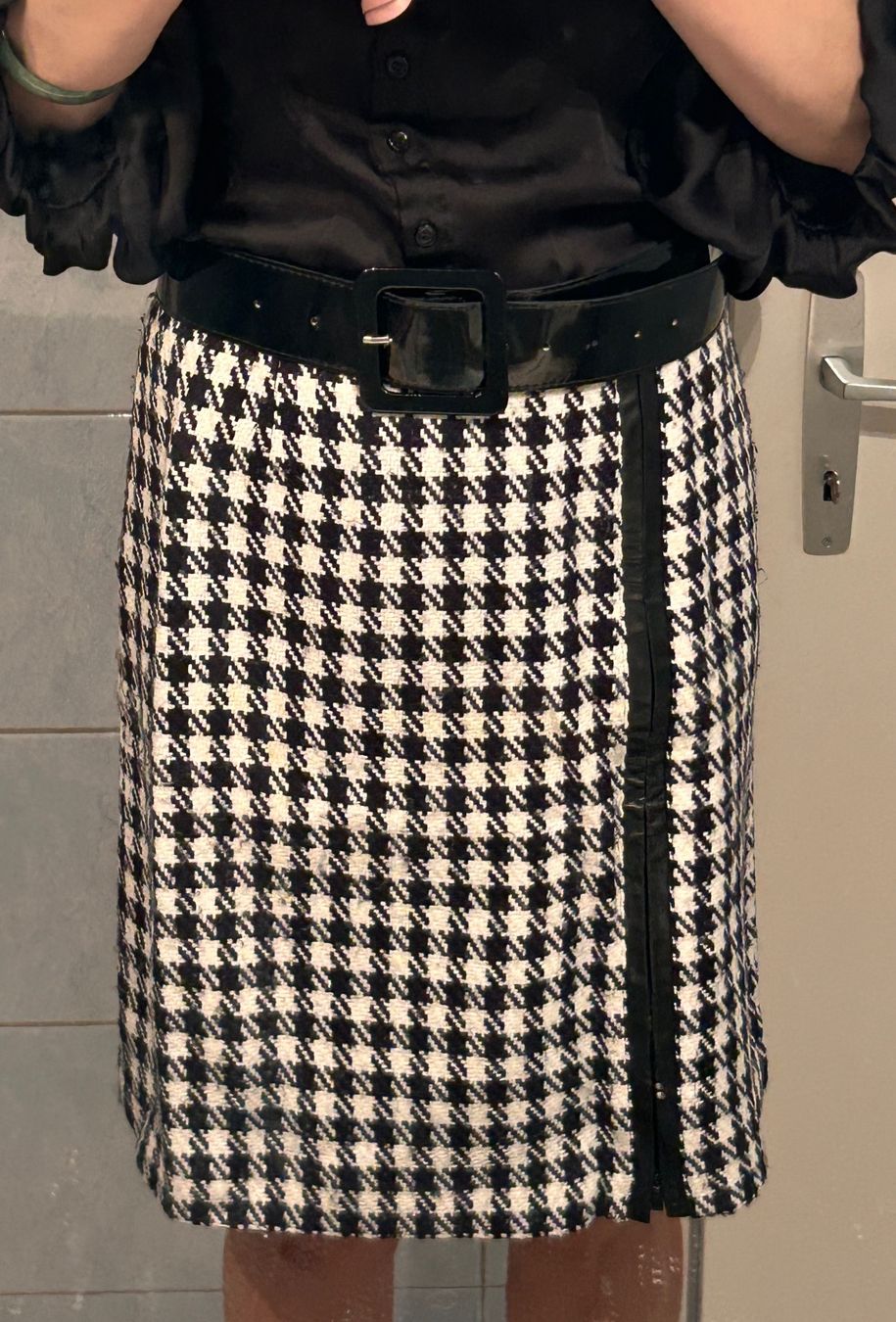 Gonne: Stylish Houndstooth Skirt with Leather Trim - Size S – Usato da Genève venduto da Noemie.wrmsi 6