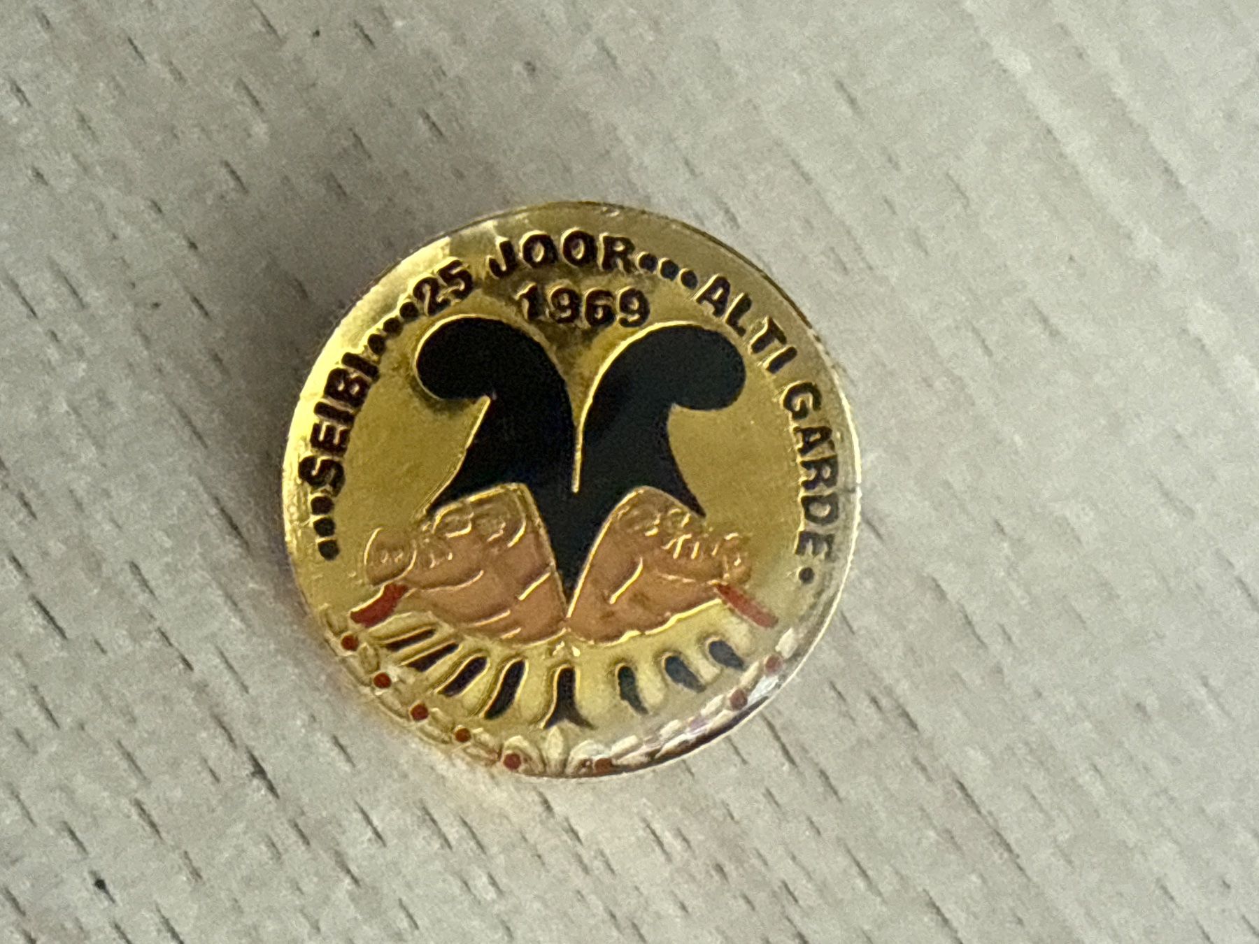 Plaquettes & Badges: Pin Seibi 25 Joor Alti Garde 1969 Basel – D'occasion à Glattbrugg par Schweigmatt