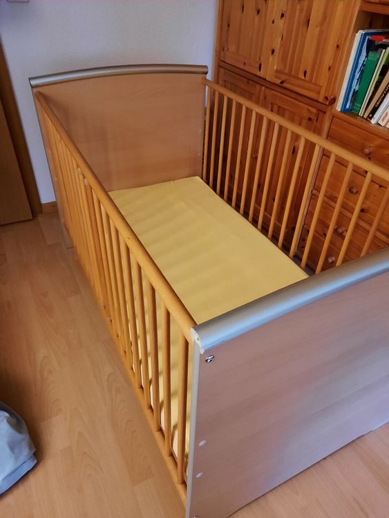 Baby/ Kinderbett 70x140, wenig benützt, mit Matratze Kaufen auf Ricardo