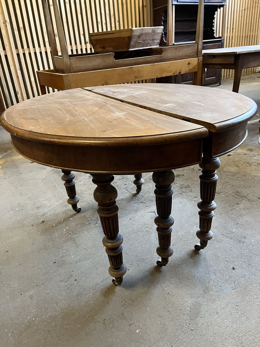 Tables: Antiker Auszugstisch – D'occasion à Rickenbach SO par Antik04