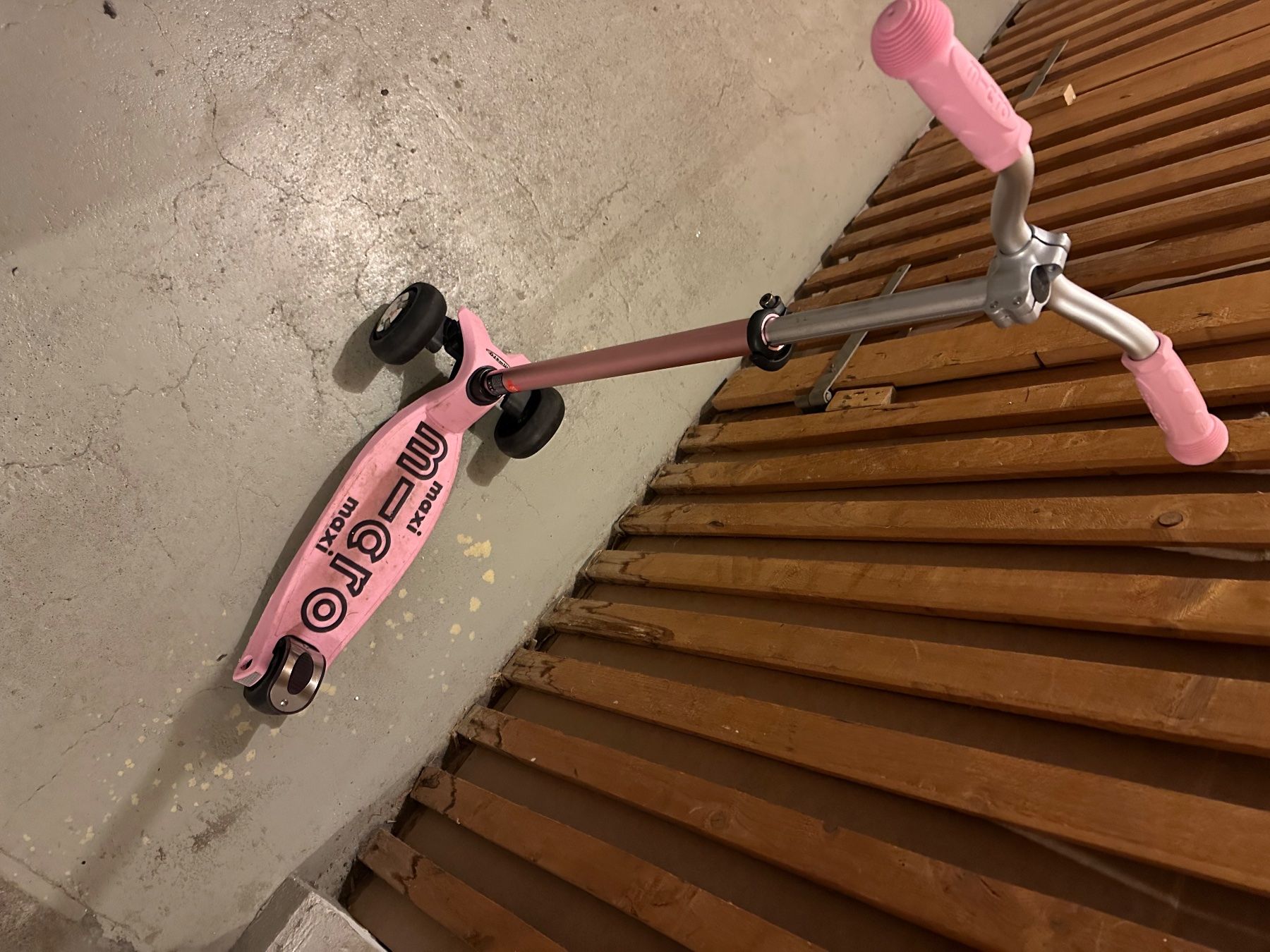 Micro Veicoli per bambini: Gebrauchter Micro Maxi Scooter, rosa, Top Zustand! – Usato da Horgen venduto da Tayfun04 1