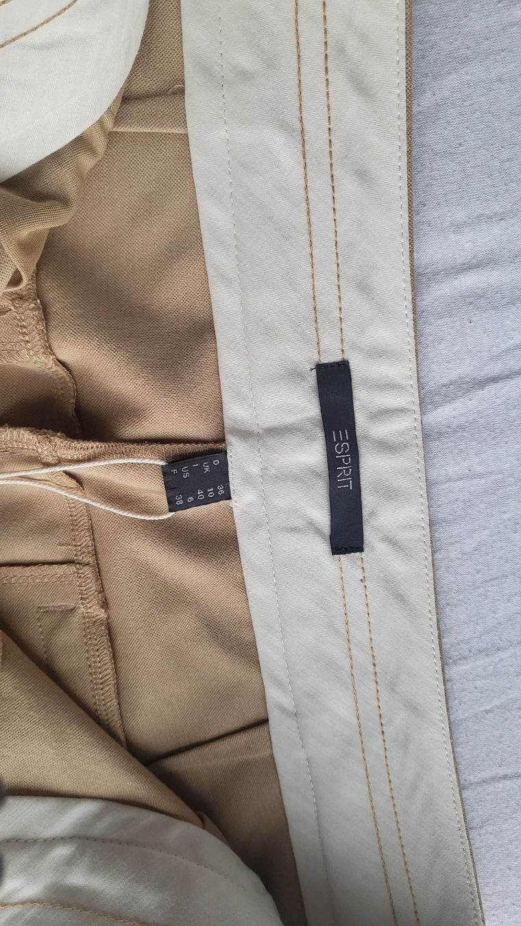 Esprit Pantaloni: Esprit Chino Stoffhose beige Gr. 36 – Usato da Gutenswil venduto da Spomi 1